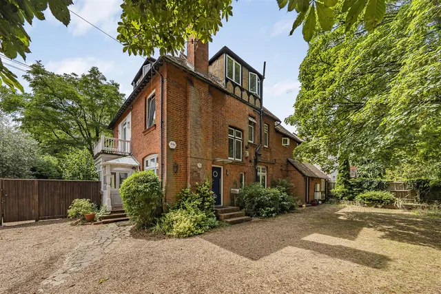 Ray Park Road, Maidenhead, Buckinghamshire, SL6 8QU, photo 1