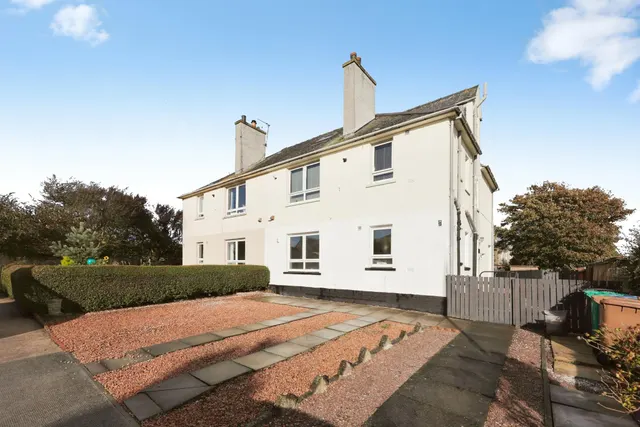 2 bedroom flat, Abbey Wall Road, Pittenweem, KY10