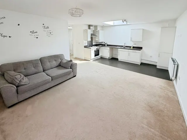 Sherbourne Fields, RG24, photo 3