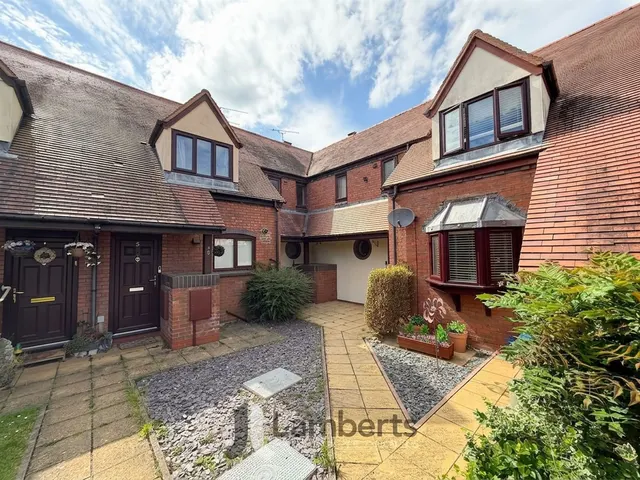 6 Atcheson Close, Studley, photo 1