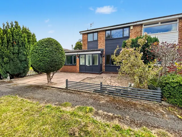 Wilton Gardens, Radcliffe, M26, photo 1
