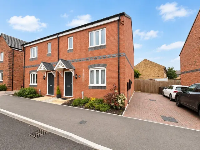 Wool Lane, Dursley, photo 1