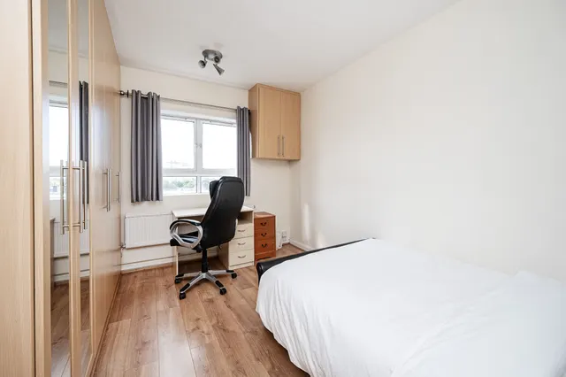 Photo 3 — 56 Park View House, Goldington Street, London