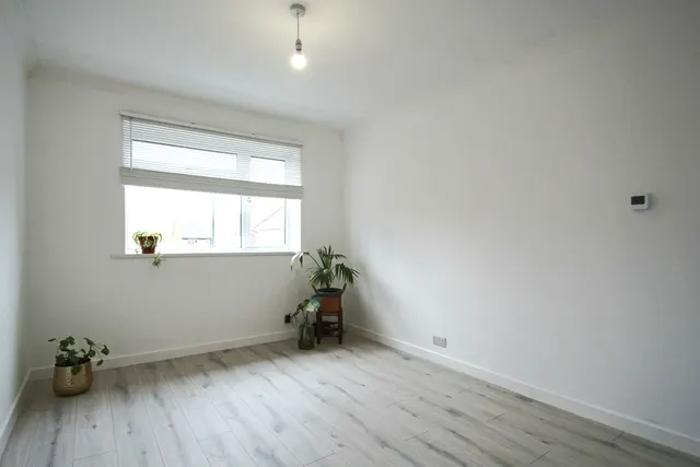 Photo 2 — Stonefield Close, Bexleyheath