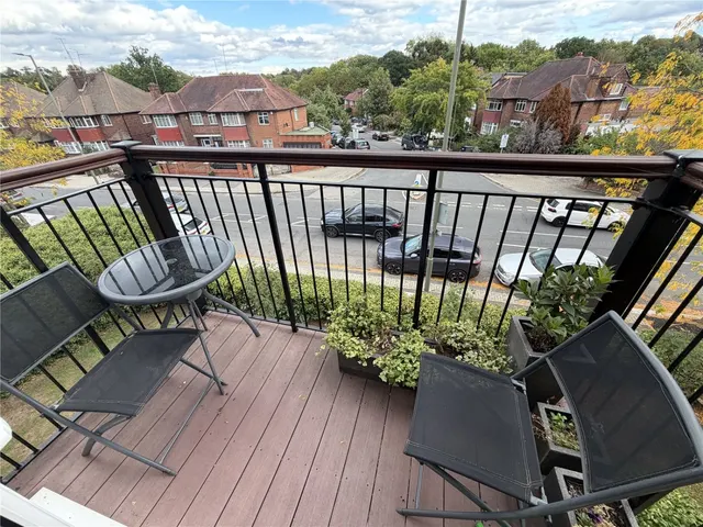 Holders Hill Road, London, NW7, photo 3