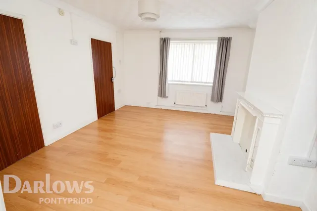 Llantrisant Road, Pontypridd, photo 3
