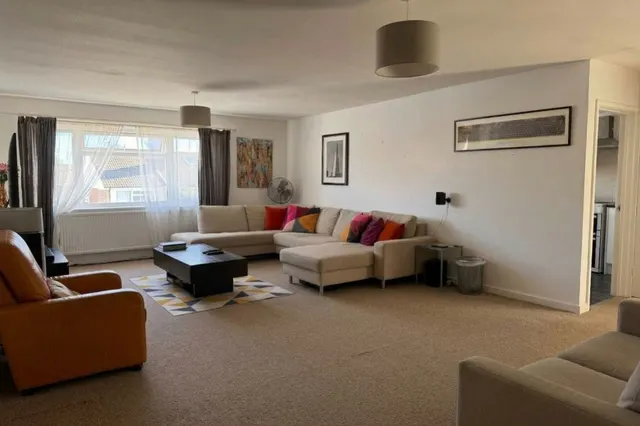 Kingston Road, Leatherhead, KT22, photo 2