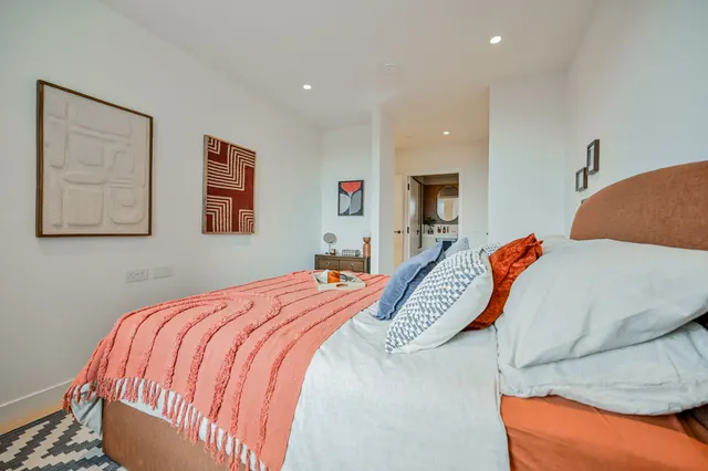 Photo 3 — 405c Ferry Island West Apartments, 2 Heart Of Hale Lane, London