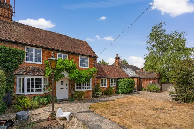Longwater Road, Eversley, RG27, photo 1