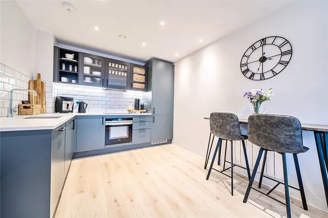 Pembroke Broadway, Camberley, GU15, photo 3