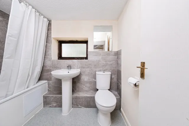 Faraday Drive, Shenley Lodge, MK5, photo 3