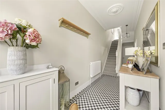 St. Albans Avenue, Weybridge, KT13, photo 3
