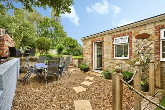 Wyatts Lane, Cowes, PO31, photo 2