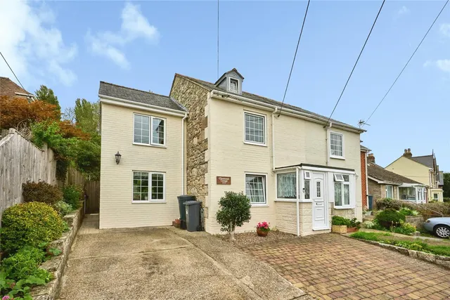 Wyatts Lane, Cowes, PO31, photo 1