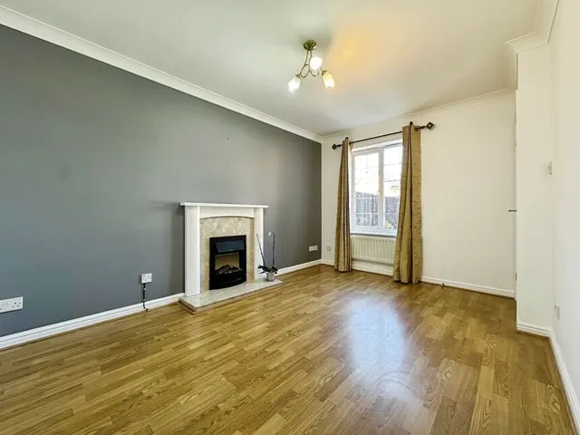 Photo 2 — Suffield Close, Morley, Leeds, LS27