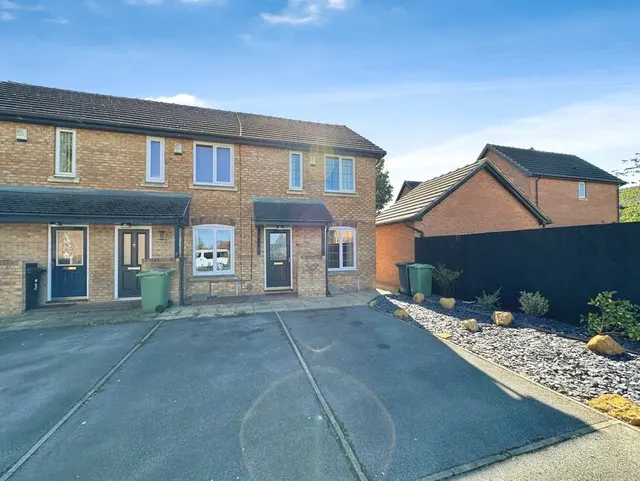 2 bedroom house — Suffield Close, Morley, Leeds, LS27