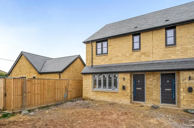 Black Bourton Road, Carterton, OX18, photo 2