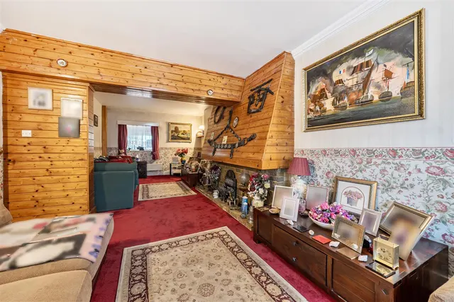 Mytchett Road, Mytchett, photo 3