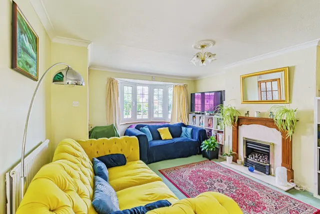 Lyndhurst Close, Crawley, RH11, photo 2