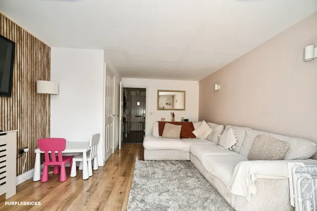 Whitbourne Avenue, Swindon, SN3, photo 3