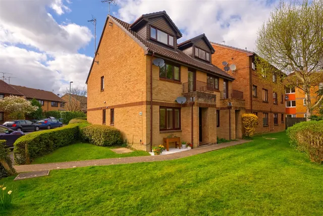 Manor Fields, Horsham, West Sussex RH13 6SB, photo 1