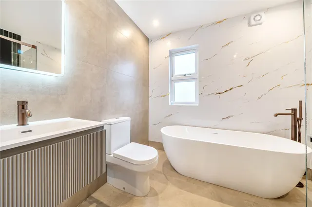 Claygate Road, London, W13, photo 3
