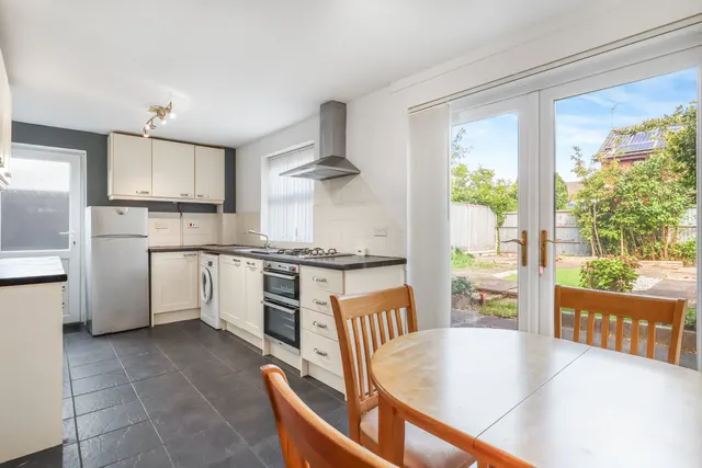Trevelyan Crescent, Stratford-upon-Avon, CV37, photo 3