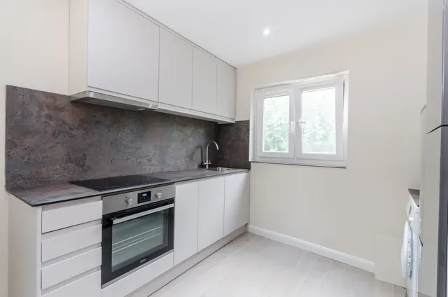 Photo 3 — 213 Wynford Road, London
