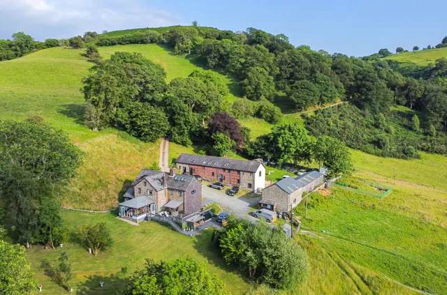 Llanfyllin, Powys, photo 1