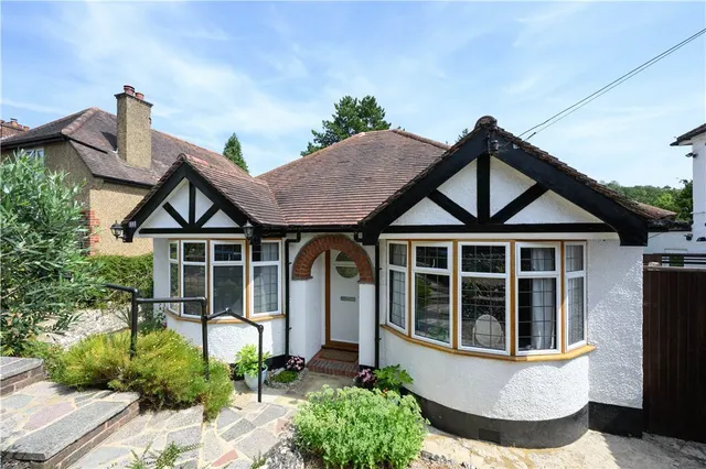 Valley Road, Kenley, CR8, photo 1