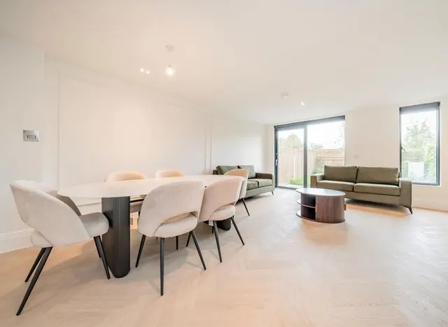 Photo 3 — Bryanston Close, Norwood Green, UB2