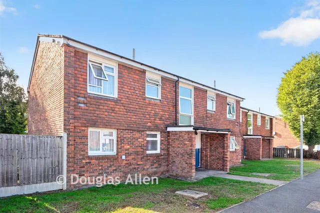 Hitchin Close, Romford, RM3, photo 1