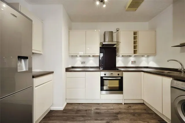 Photo 3 — Grove Road, LUTON, Bedfordshire, LU1