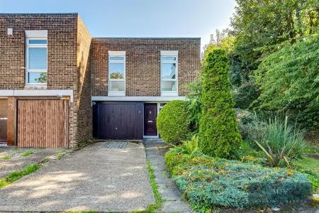 Caroline Close, Croydon, photo 1
