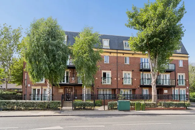 Marsh Road, Pinner, HA5, photo 1