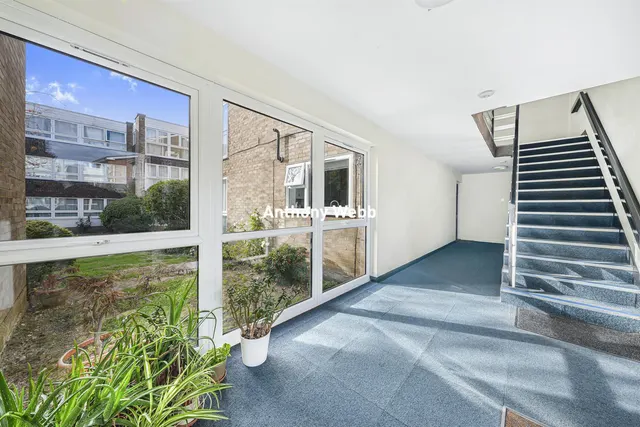 Lucerne Close, Palmers Green, N13, photo 3