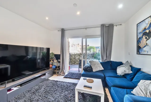 Photo 3 — Perryfield Way, London, NW9 7EQ