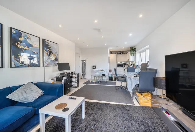 Perryfield Way, London, NW9 7EQ, photo 1