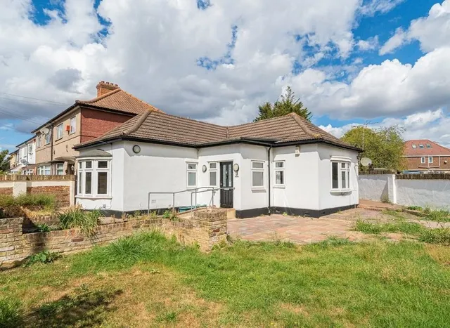 Spring Grove Road, Hounslow, TW3, photo 1