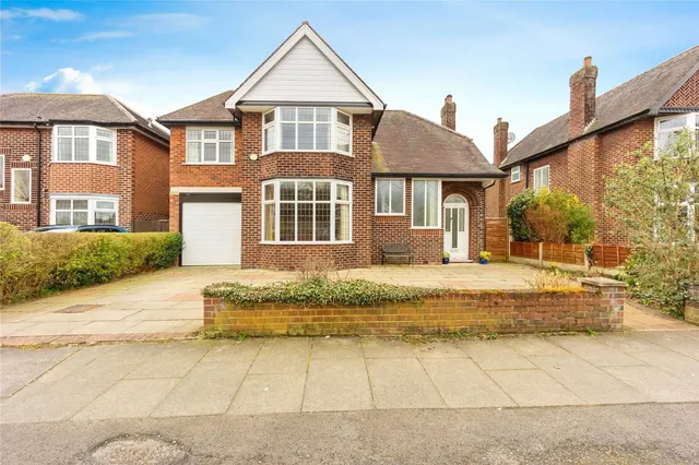 Kenilworth Road, Sale, M33, photo 1