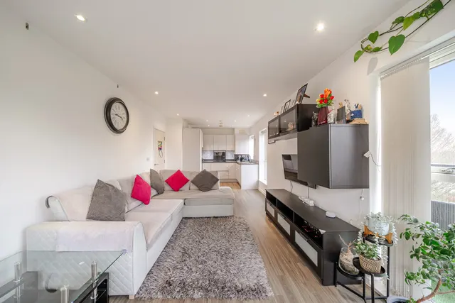 Oxhey Drive, Watford, WD19, photo 1