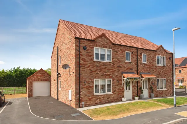 Platinum Close, Gosberton, SPALDING, photo 1