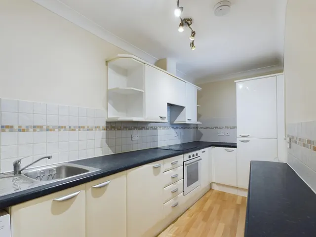 Alencon Link, Basingstoke, RG21, photo 2