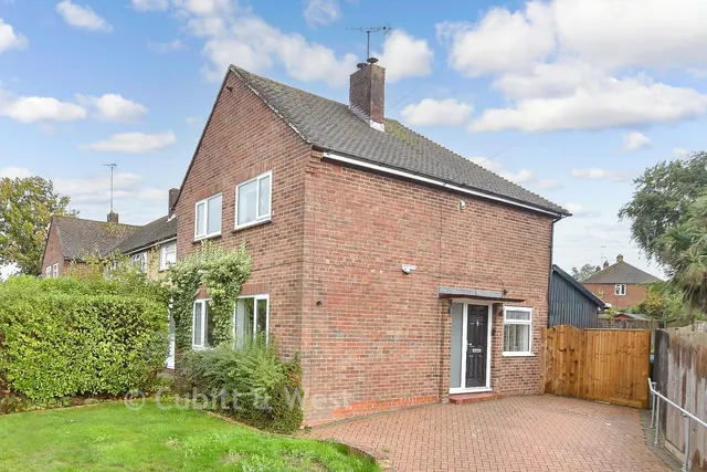 Blackwell Farm Road, East Grinstead, RH19, photo 1