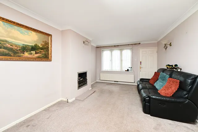 Oak Farm Close, Blackwater, GU17, photo 2