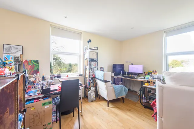 Photo 2 — Flat 12, Brent View House, London