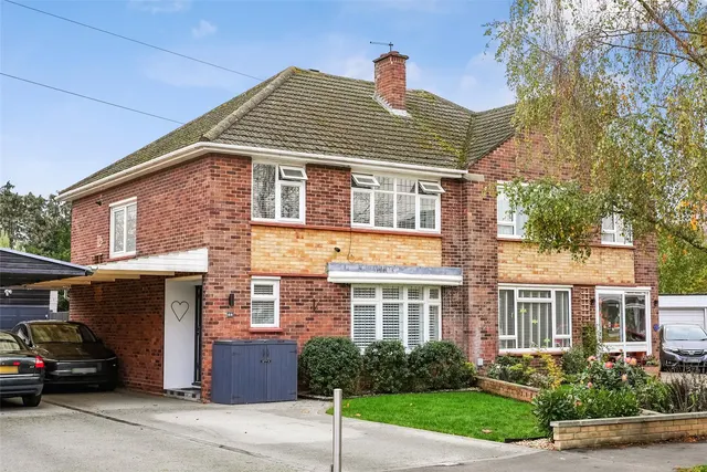 Sunna Gardens, Sunbury, TW16 5EF, photo 1