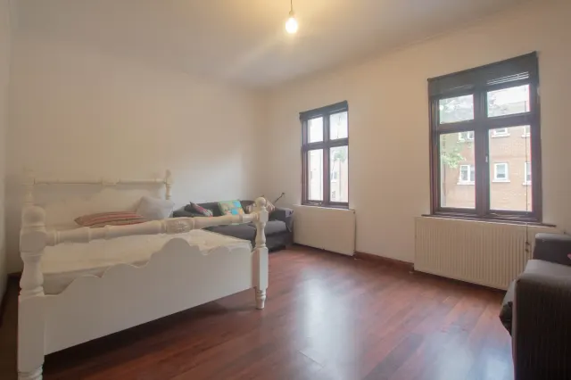 Evelina Road, London, SE15, photo 1