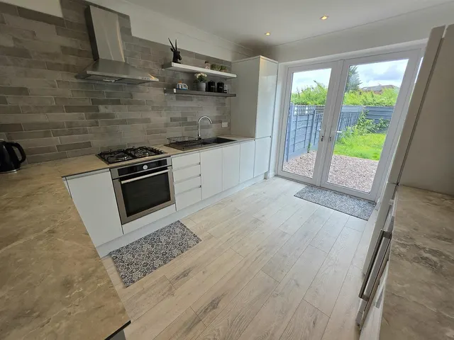 Peakdale Avenue, Heald Green, photo 3