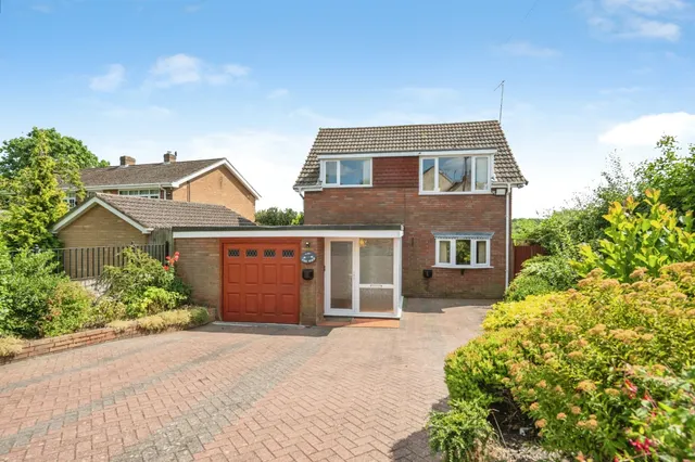 Garden Walk, Lower Gornal, Dudley, photo 1